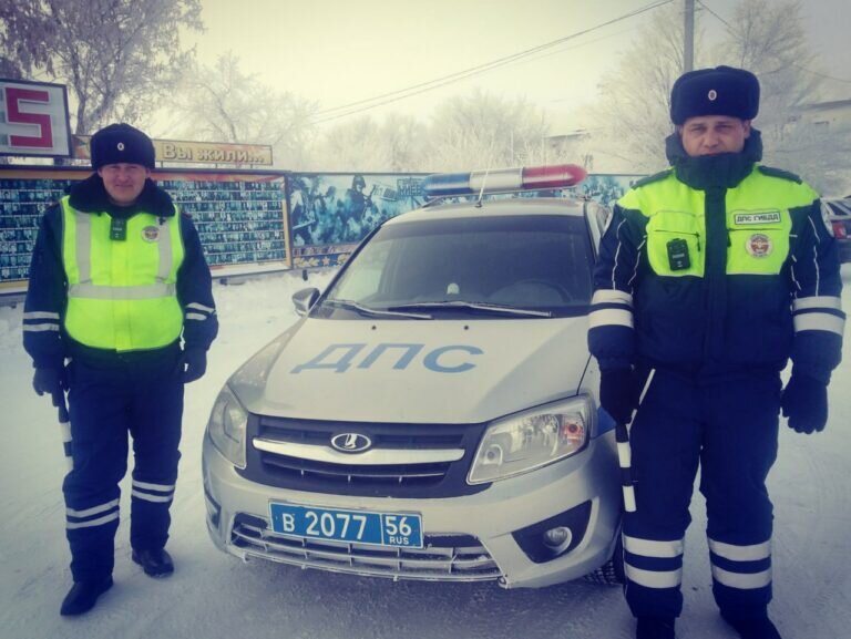    В Адамовском районе инспекторы ДПС помогли семье, попавшей на автомобиле в кювет Белов Михаил Александрович