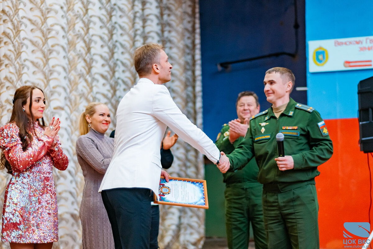 Творческая группа ЦОК ВКС представила праздничную программу «Новогодний музыкальный фейерверк» для военнослужащих ПВО-ПРО