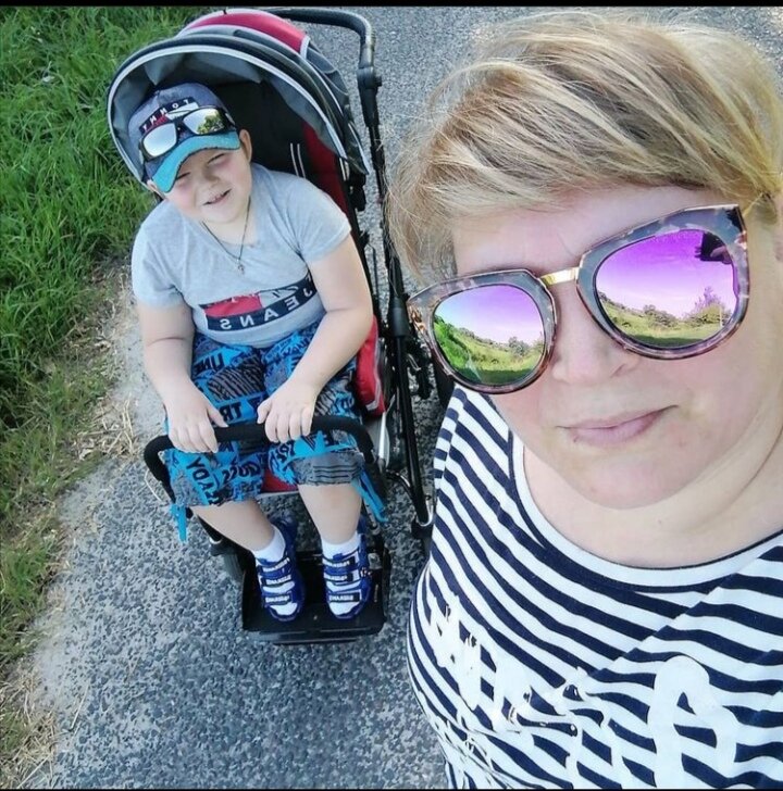 Если нет в жизни позитива - создай его сам😉