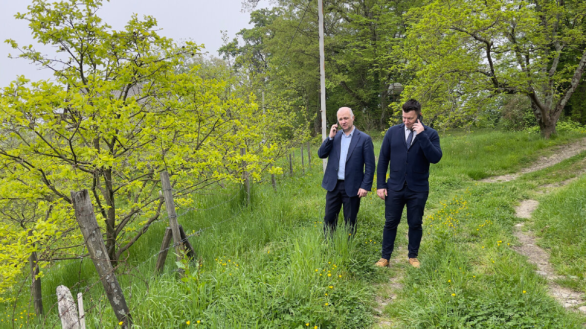 Звонить нужно очень много и очень важно правильно принять звонок. Первое впечатление у любого человека складывается по результату беседы.