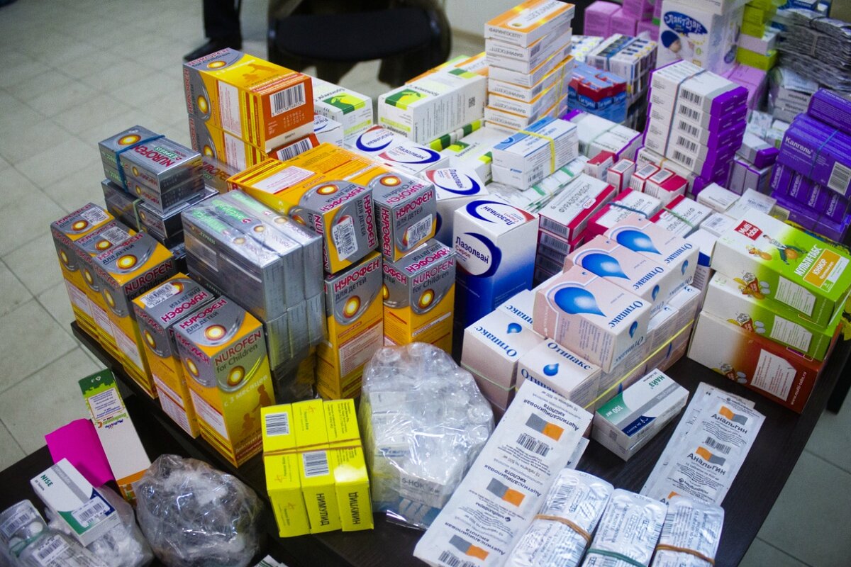 В коробках всё необходимое для лечения