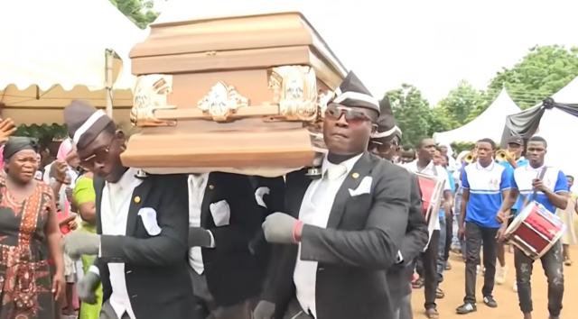 Похороны в Гане – это не траур, а веселье/ © znaj.ua