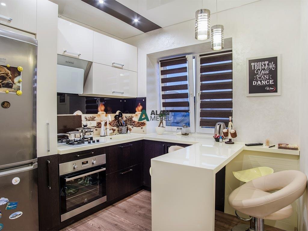 Окно около барной стойки