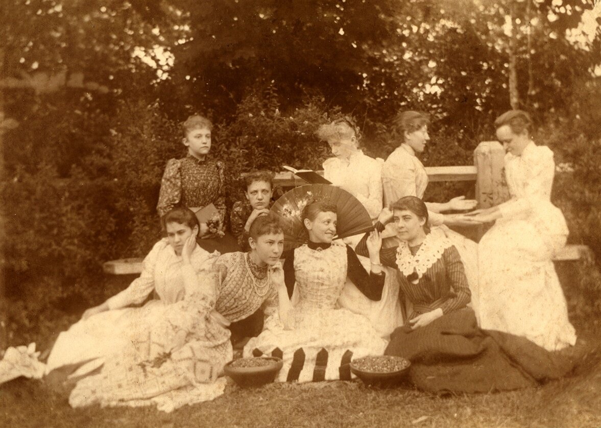 Фотографии из усадебного фотоальбома семьи бывшего управляющего Смоленской казенной палаты действительного статского советника Владимира Федоровича Тилена, усадьба Ивонино Ельнинского уезда Смоленской губернии