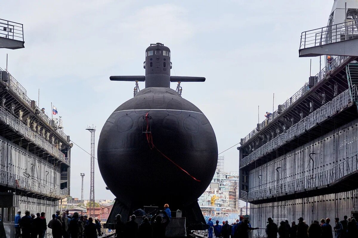 Первая дизель-электрическая подлодка "Кронштадт" в момент спуска на воду в 2018 году