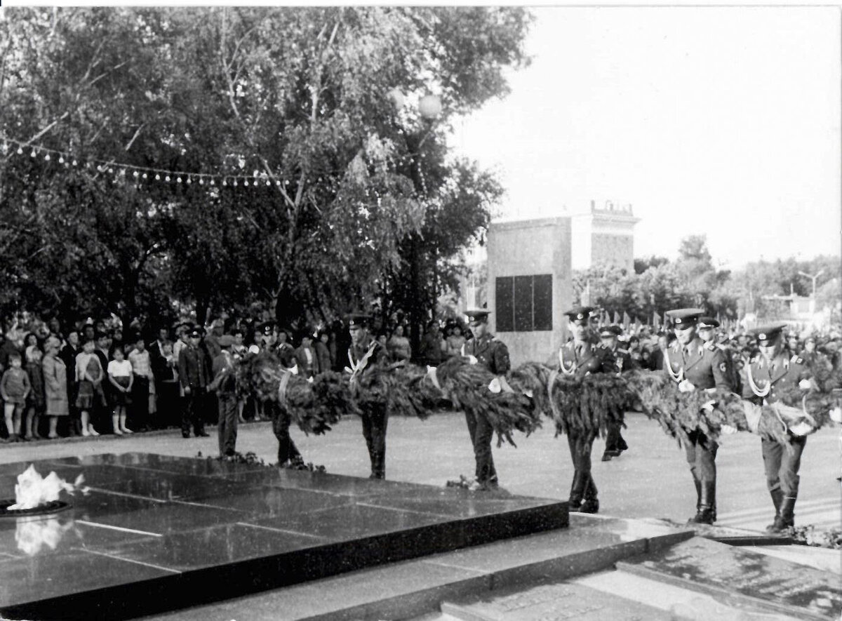 Белгород, 12.08.1983 /надпись на заднике фото/