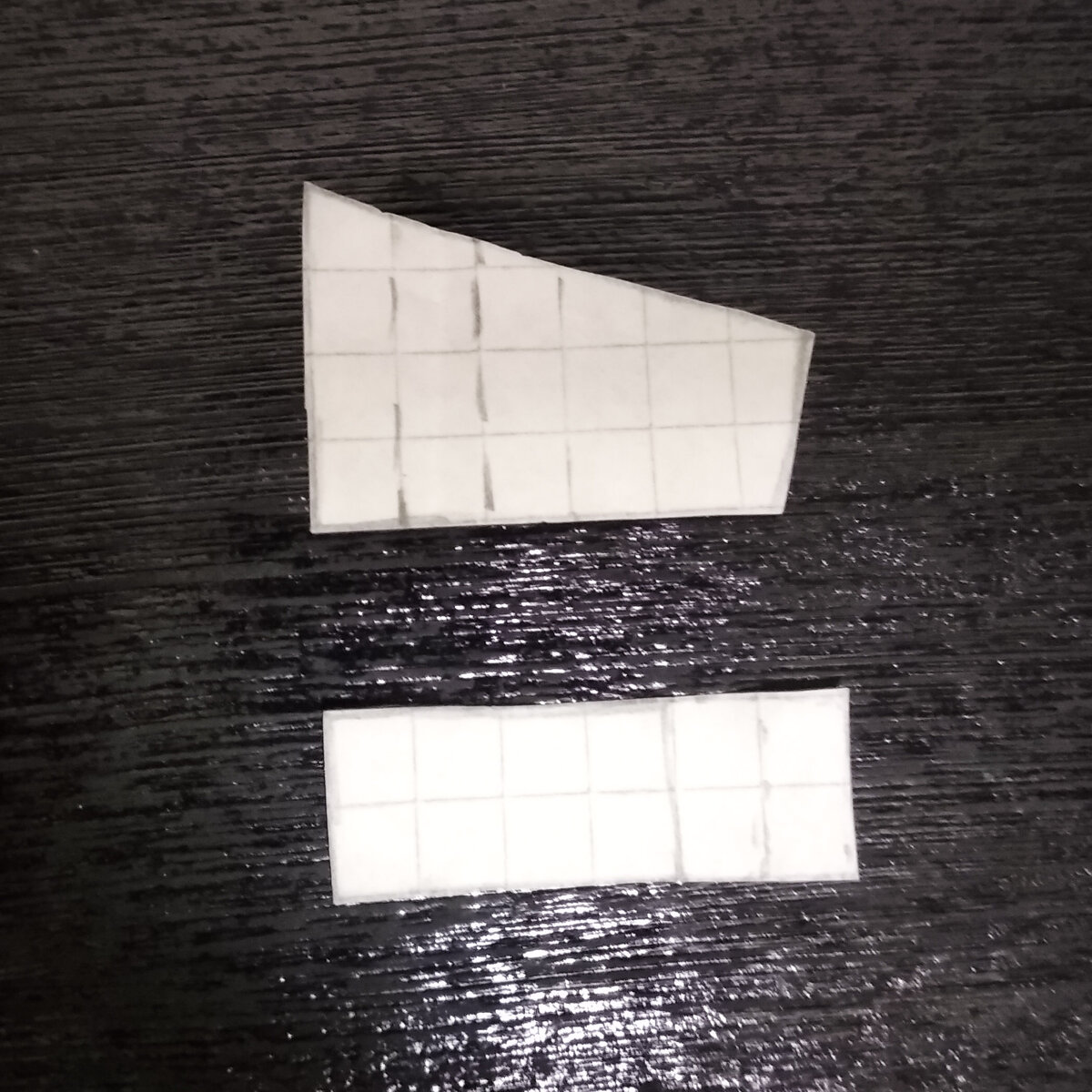 Верх перед со сгибом, низ - спинка 2 детали с припуском на застежку. Без припусков на швы