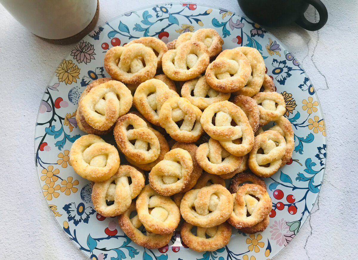 Крендельки с сахаром готовые