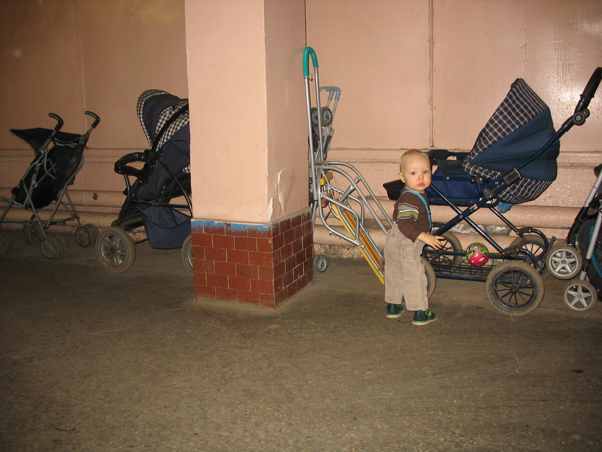 Холл нашей общаги во времена динозавров