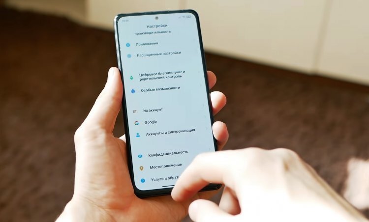    У смартфона отличный экран с аккуратным вырезом