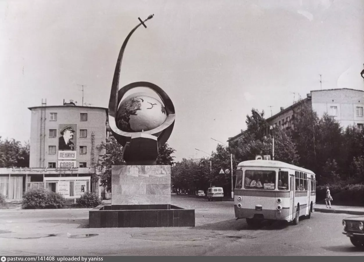 Памятник покорителям космоса Королев. Королёв город СССР. Старинные фотографии города Королев. Королев город 1938.