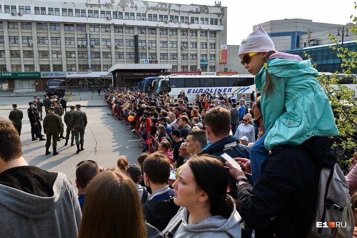 Фото из инета: От Метро Площадь 1905 года до проспекта Ленина 160 м. 