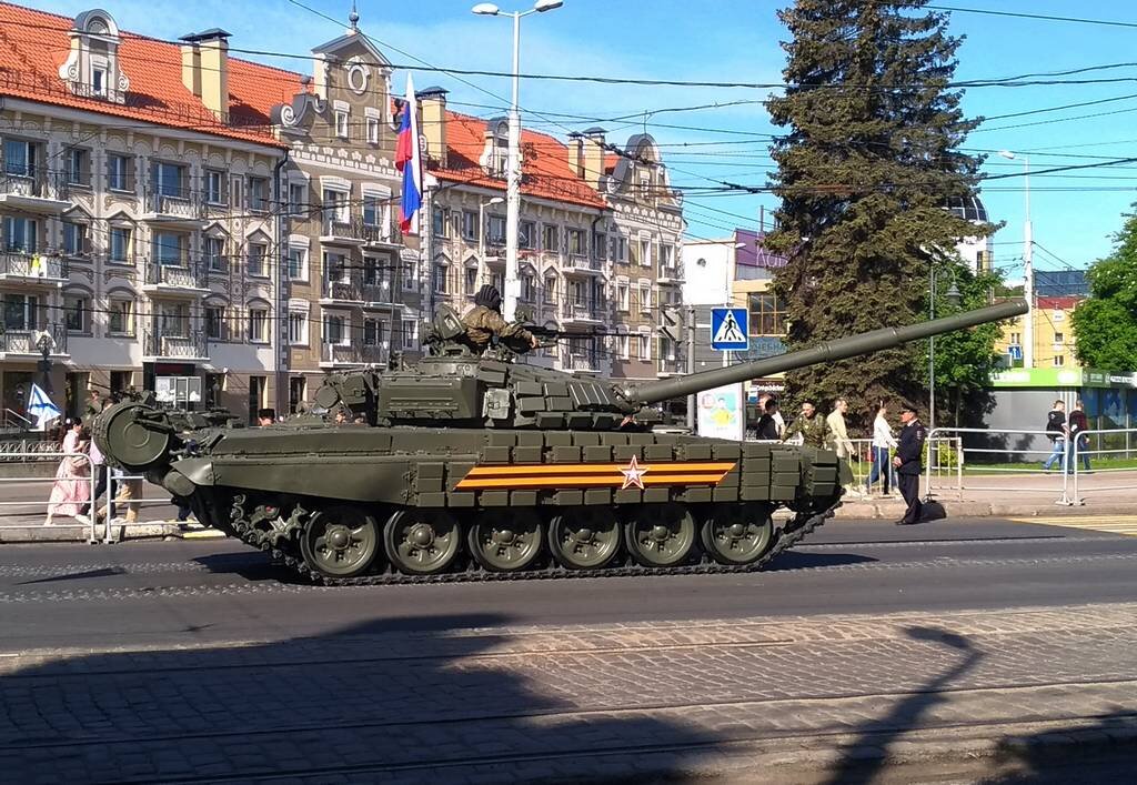 Какой-то танк на параде Победы в Калининграде