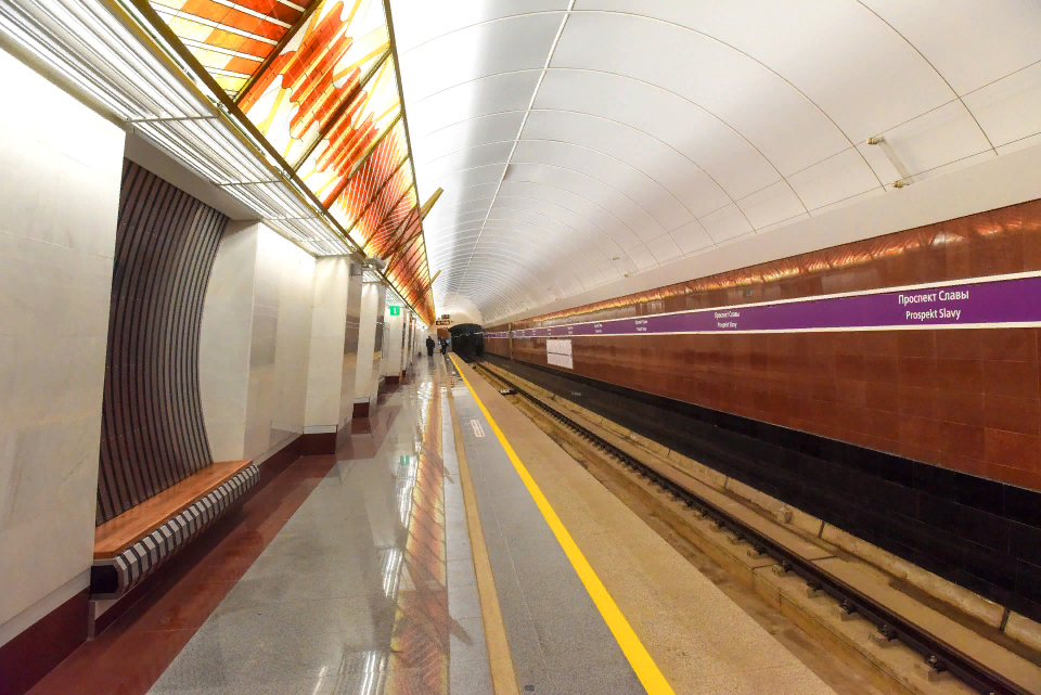 Станция метро проспект славы. Метро славы работает. Метро проспект славы санкт-петербург. Проспект славы метро. Проспект славы траволаторы.