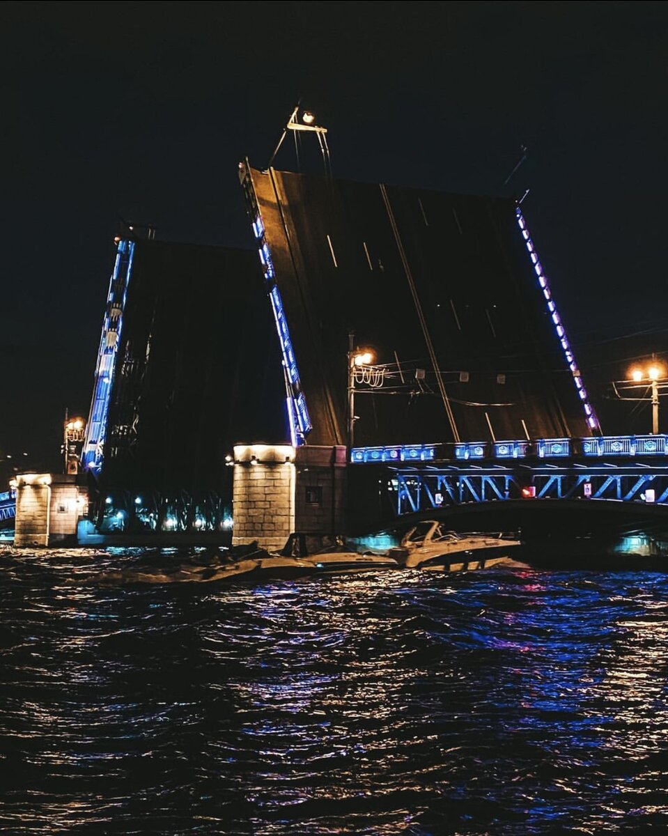 Ночной развод мостов 