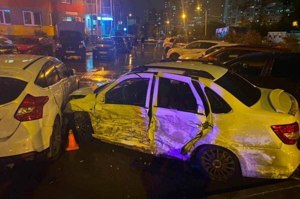    В Самаре «Гранта» после удара Toyota стукнула четыре легковушки