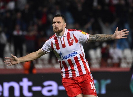 Александар Катаи (один из лучших бомбардиров ЦЗ) в матче против "Ференцвароша". Источник: сайт crvenazvezdafk.com.