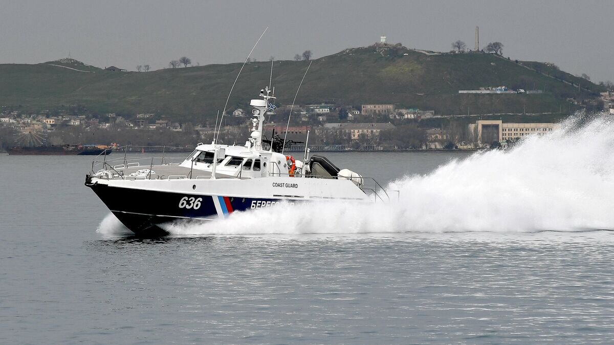    Патрульный катер береговой охраны Пограничной службы ФСБ России в Керченском проливе© РИА Новости / Александр Полегенько