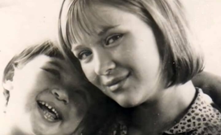 Кадр из док. фильма "Галина Польских. Под маской счастья" (с дочерью Ирадой)