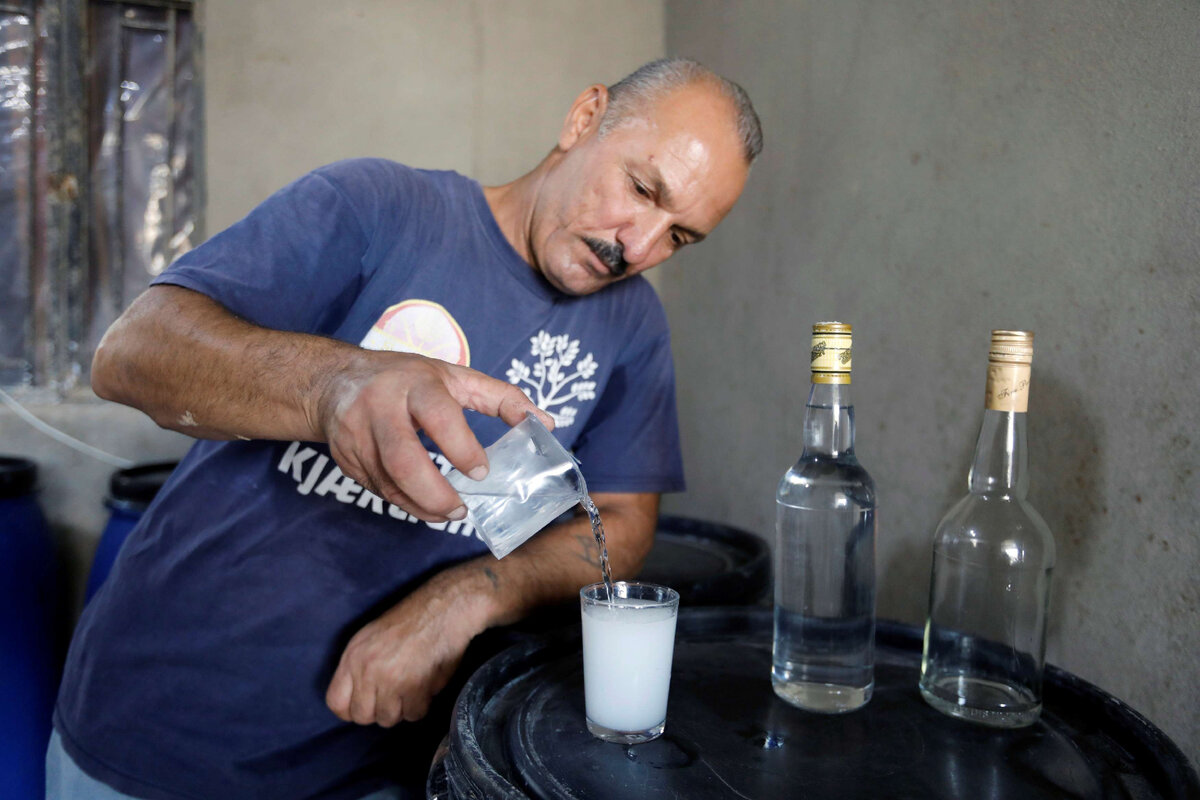 Саад Хусейн, частный производитель арака в г. Ниневия в Ирак