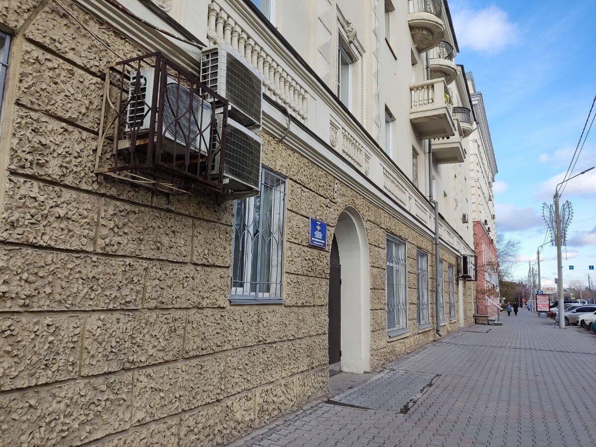     На ул. Маркса, под которой пройдет ветка метро, много домов, построенных полвека и более назад.