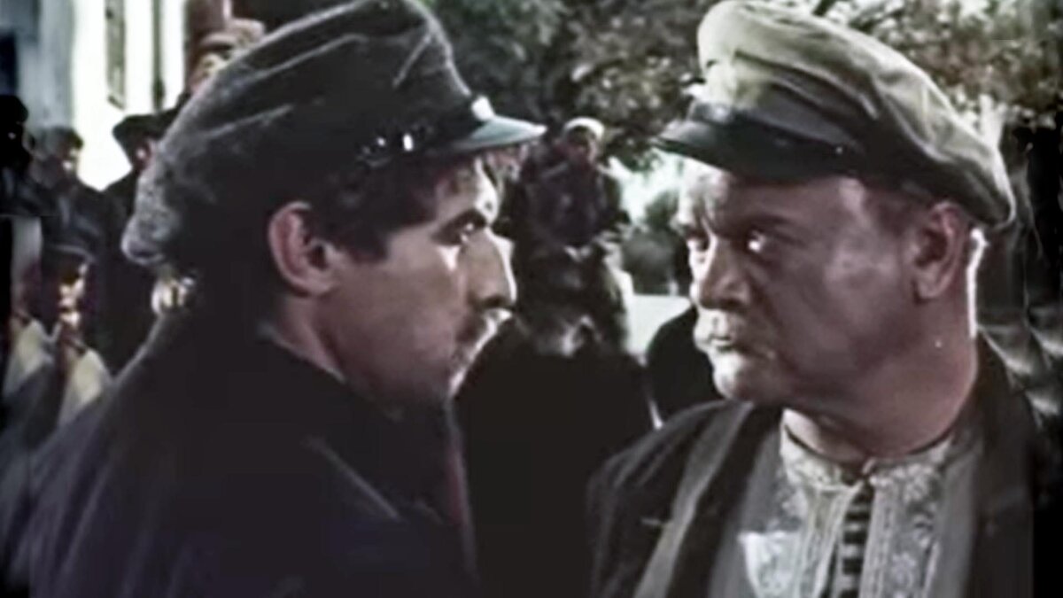 Кадр из фильма "Кровь людская - не водица". Зажиточный хозяин Сафрон Варчук (Аркадий Гашинский) и председатель комбеда Мирошниченко (Евгений Бондаренко). 