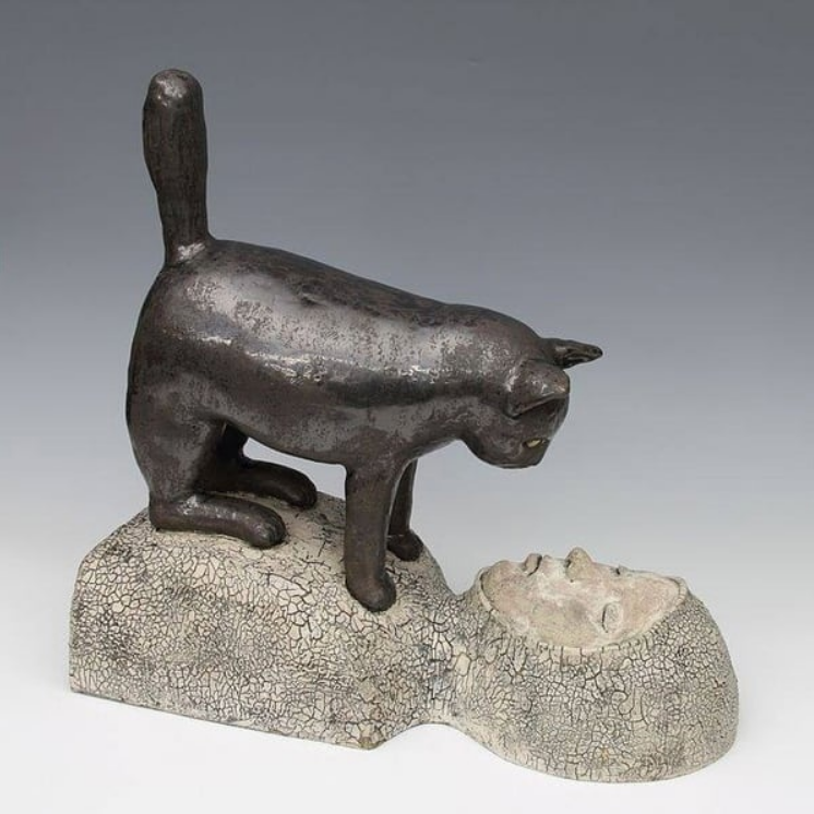 Скульптура, шутливо прозванная в интернете "Наташ, вставай!"