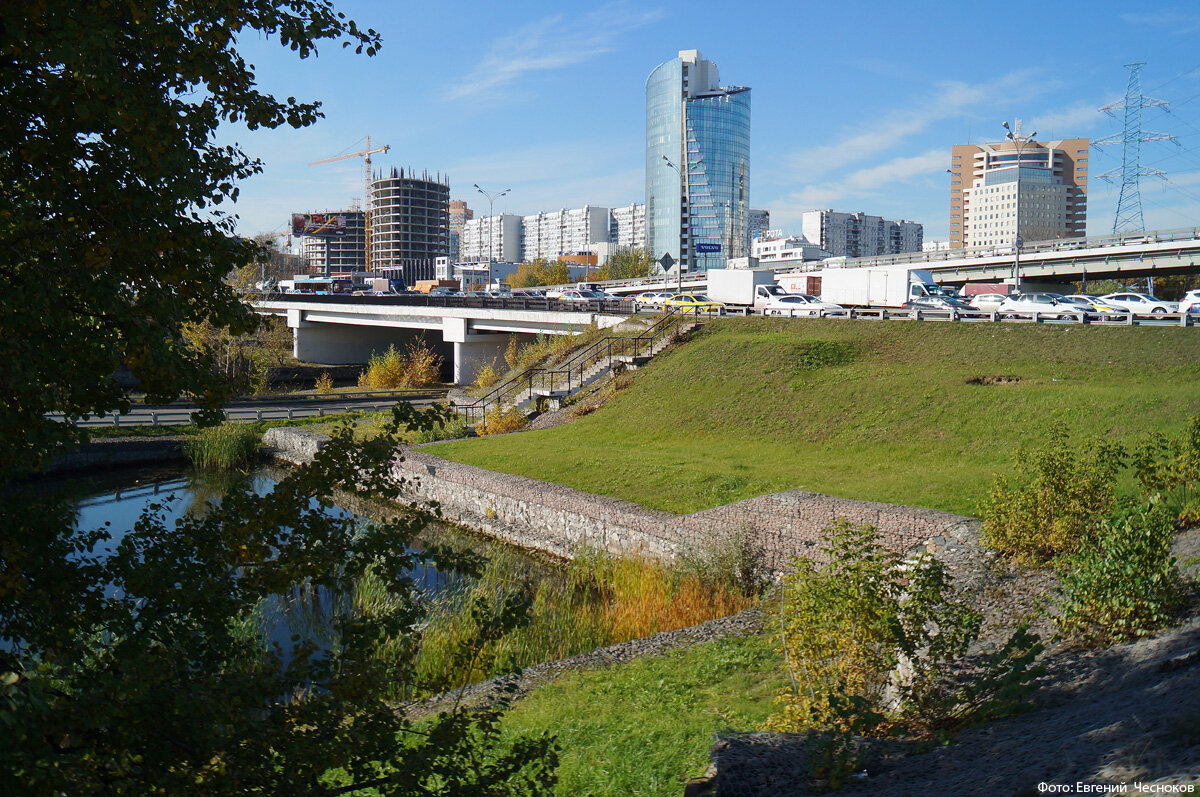 Город 56. Красногорский бульвар 28. Город 56. Павшинская пойма дом с аркой. Ликино дулево дворы.