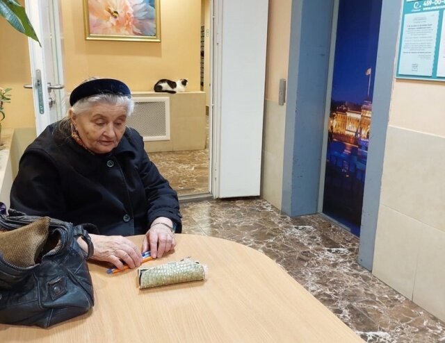     Фото: Людмила Светлова Надежда Павловна за работой