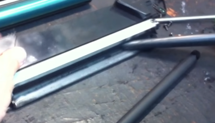 Фото 16. Устанавливаем подпружиненный контакт на ось магнитного вала