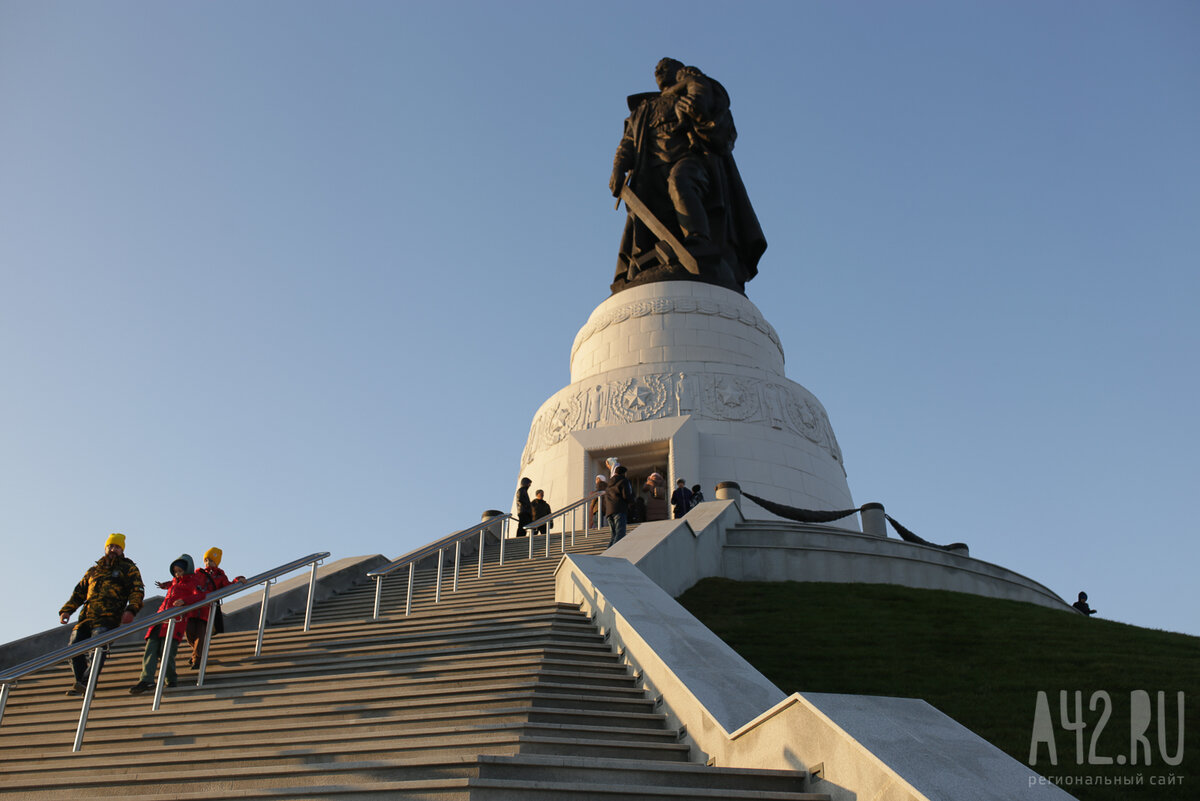 Памятник воину освободителю в кемерово фото