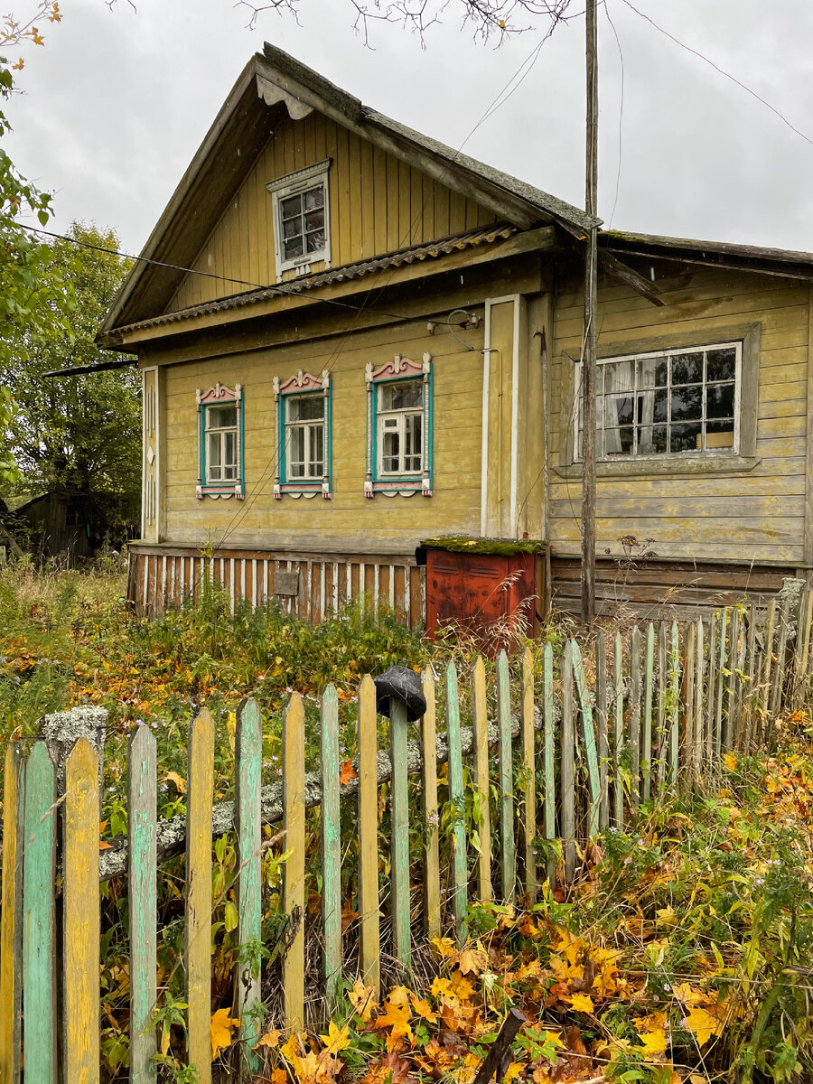 Фото автора. Вот вроде заброшен дом, но все равно хранит в себе тот самый уют.