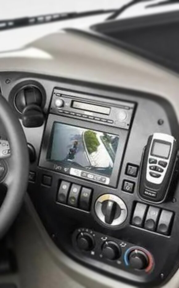 В данном процессе следует основное внимание уделить данной части консоли (с права от руля)