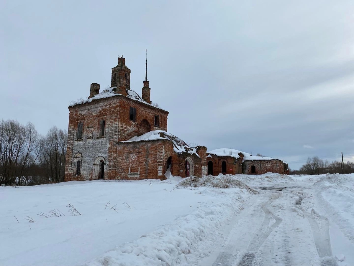 Заброшенная церковь села Вышеславское