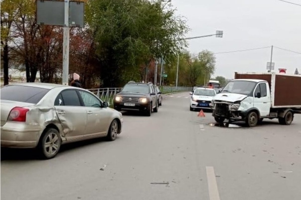    В Тольятти в столкновении грузовика с легковой пострадала 7-летняя девочка