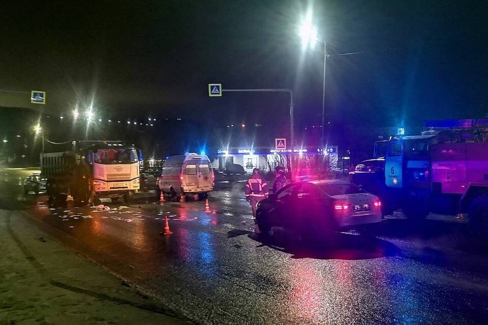     Пострадавшая женщина переходила дорогу по пешеходному переходу. Фото: vk.com/sufps48mchs