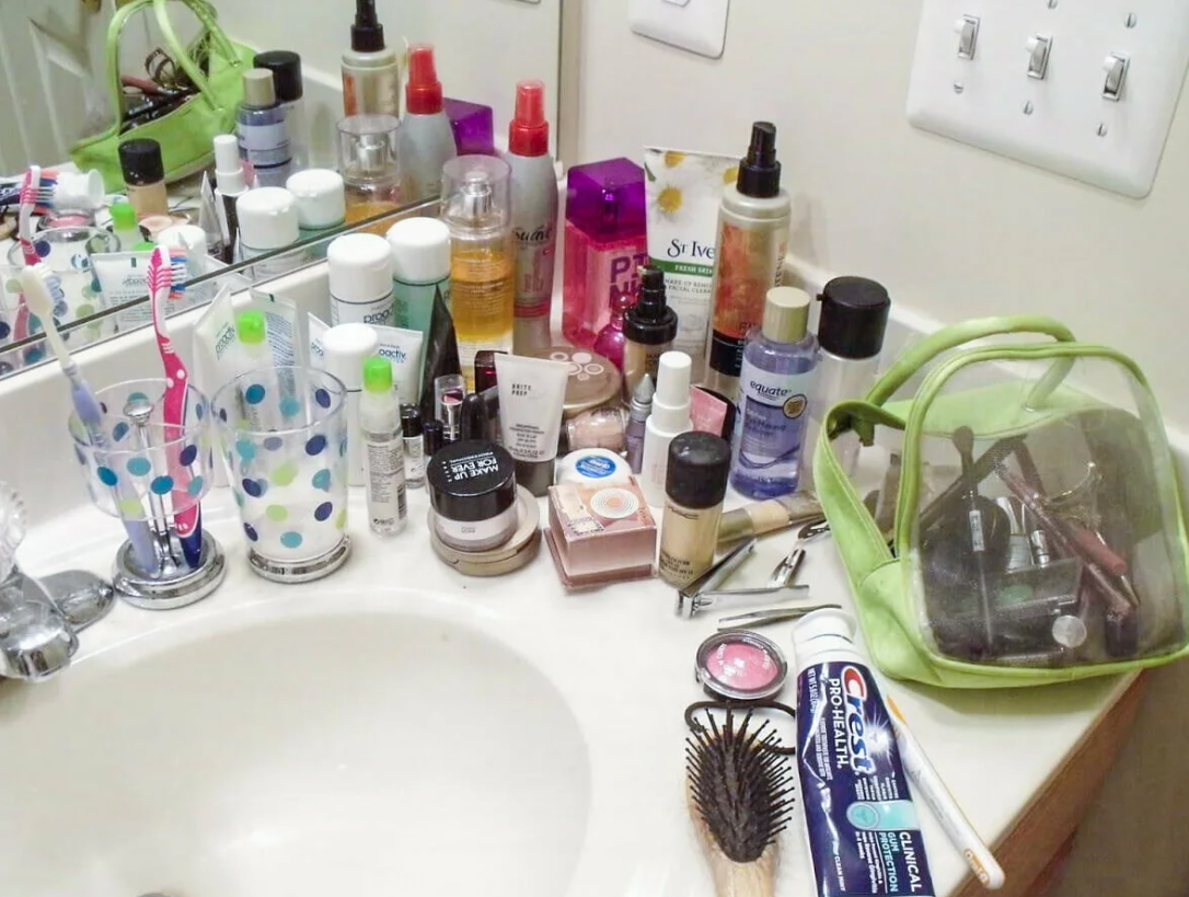 Шум в ванной. Организация пространства в ванной до после. Шум в ванной. Беспорядок в косметике. Избавляемся от визуального шума в ванной.