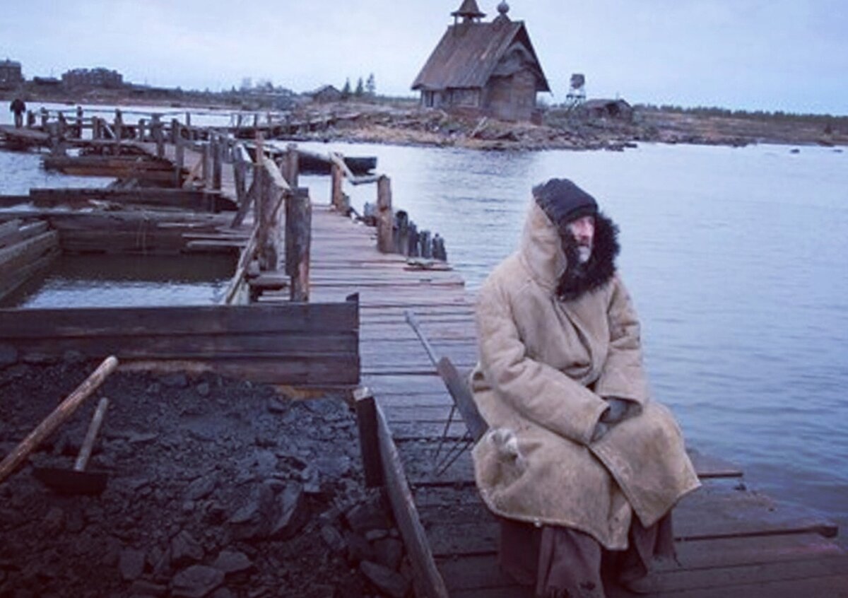 Пётр Мамонов в роли отца Анатолия в кинофильме «Остров» (2006 г., режиссер П. Лунгин).