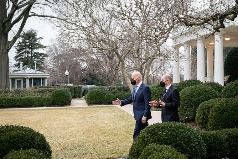    Байден оценил бицепсы Юрия Шолмова