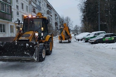    Уборка снега во дворе в Подмосковье ©пресс-служба Главного управления содержания территорий Подмосковья