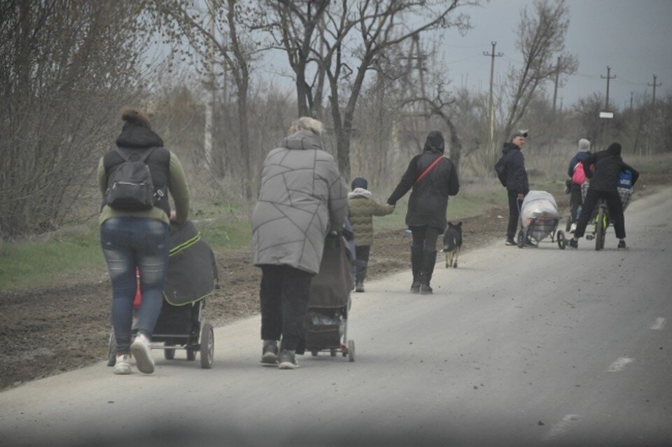     Донские волонетры стараются помочь людям, которых эвакуировали из Херсона Дмитрий СТЕШИН