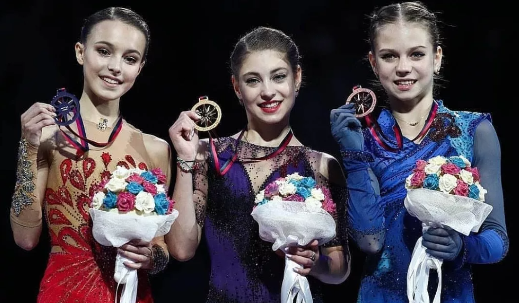 Анна Щербакова, Алена Косторная, Саша Трусова. Финал Гран-при ISU. Декабрь 2019 г.