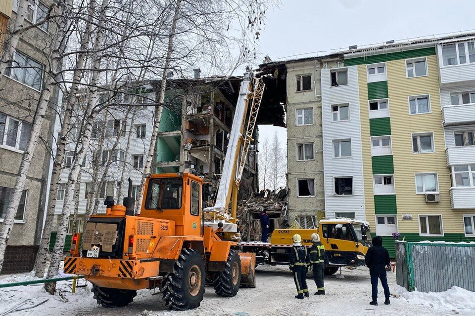     Нижневартовск. Частичное обрушение жилого дома на улице Мира, предварительная причина ЧП - взрыв газа. Фото: Пресс-служба администрации Нижневартовска/ТАСС