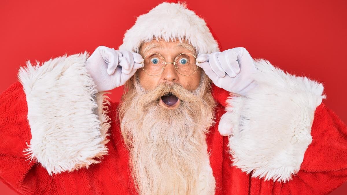    Мужчина в костюме Санта-Клауса:Unsplash/krakenimages