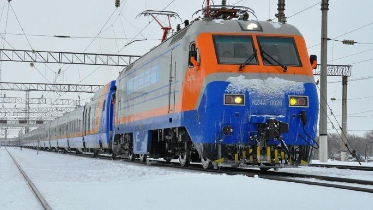    Поезд едет по рельсам:пресс-служба АО "НК "Қазақстан темір жолы"