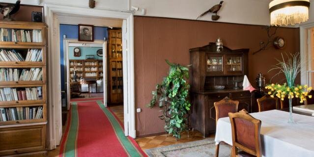    Экскурсия с элементами квеста в музее-квартире С. М. Кирова "Новый год в подполье".kirovmuseum.ru.