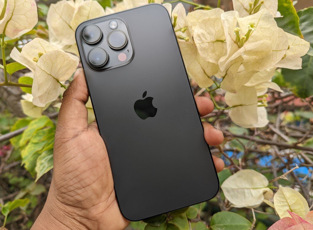    Камеры, дизайн, автономность — iPhone 14 Pro Max почти достиг идеала. Фото: deccanherald.com