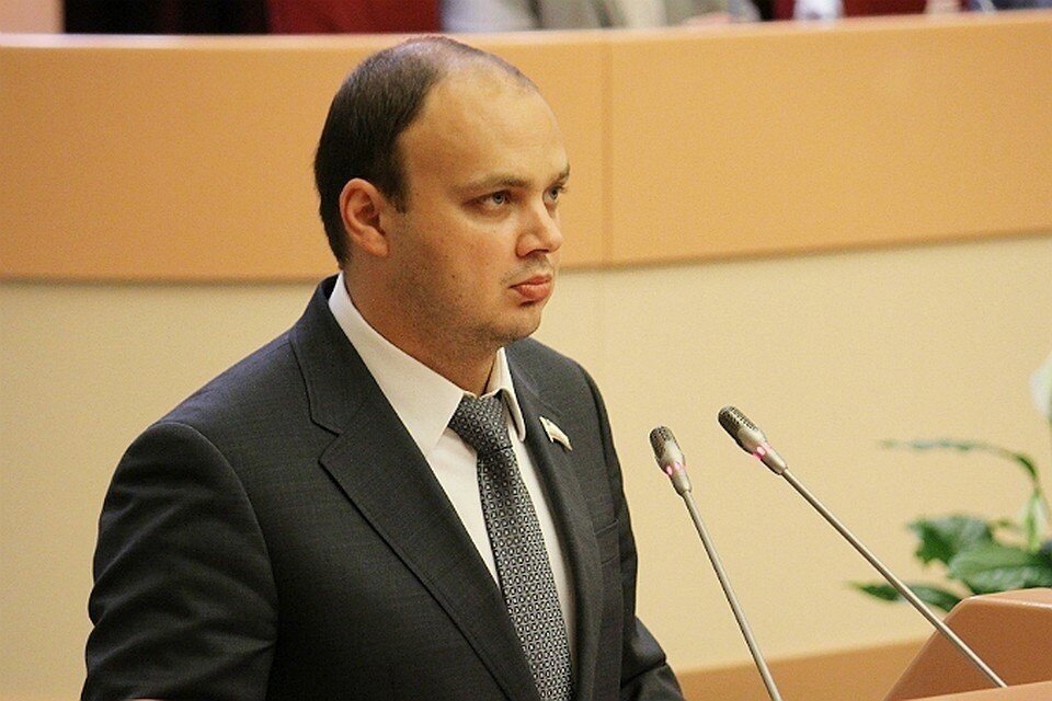     Саратовец Александр Выскребенцев просит для фонда соцразвития 5 млн рублей у муниципального предприятия Рязани.