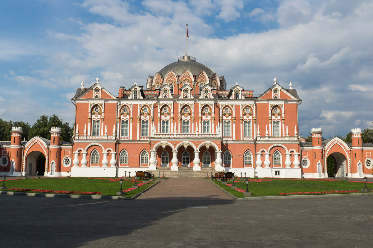 Петровский путевой дворец