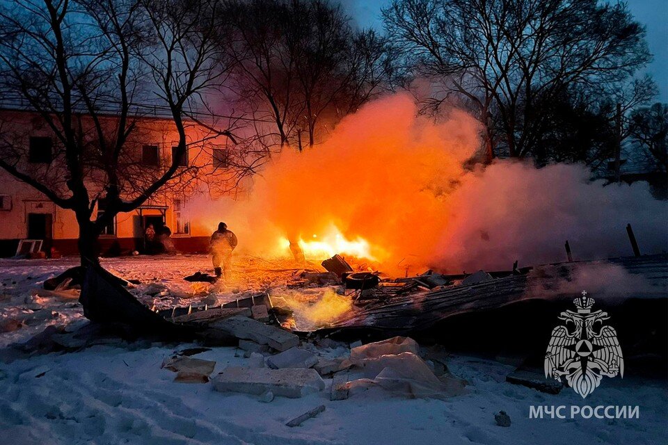     В результате пожара пострадал хозяин гаража.  ГУ МЧС России по Приморскому краю